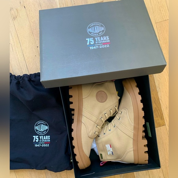 Limited Edition 🇫🇷 Palladium Sneakers  11US NEW - Picture 5 of 17